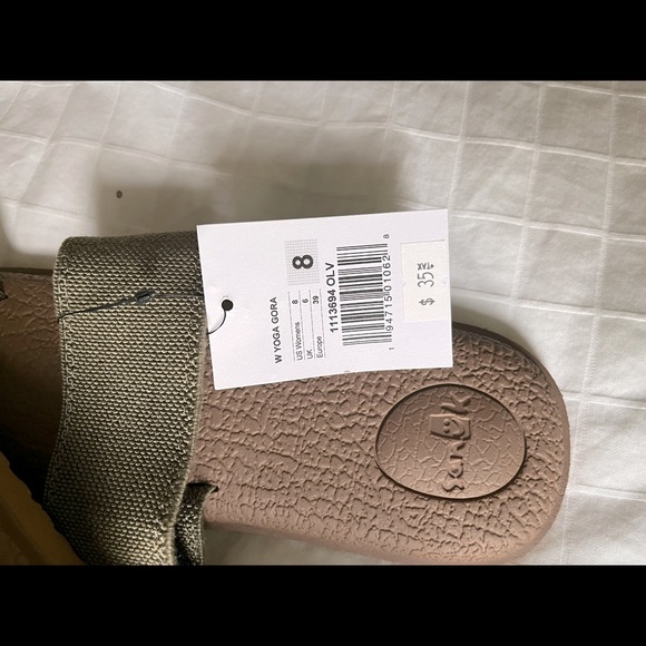 Sanuk brand new size 8 sandals! - Picture 2 of 5